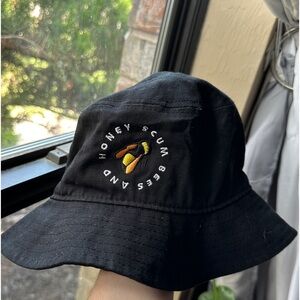 Bees and honey scum bucket hat